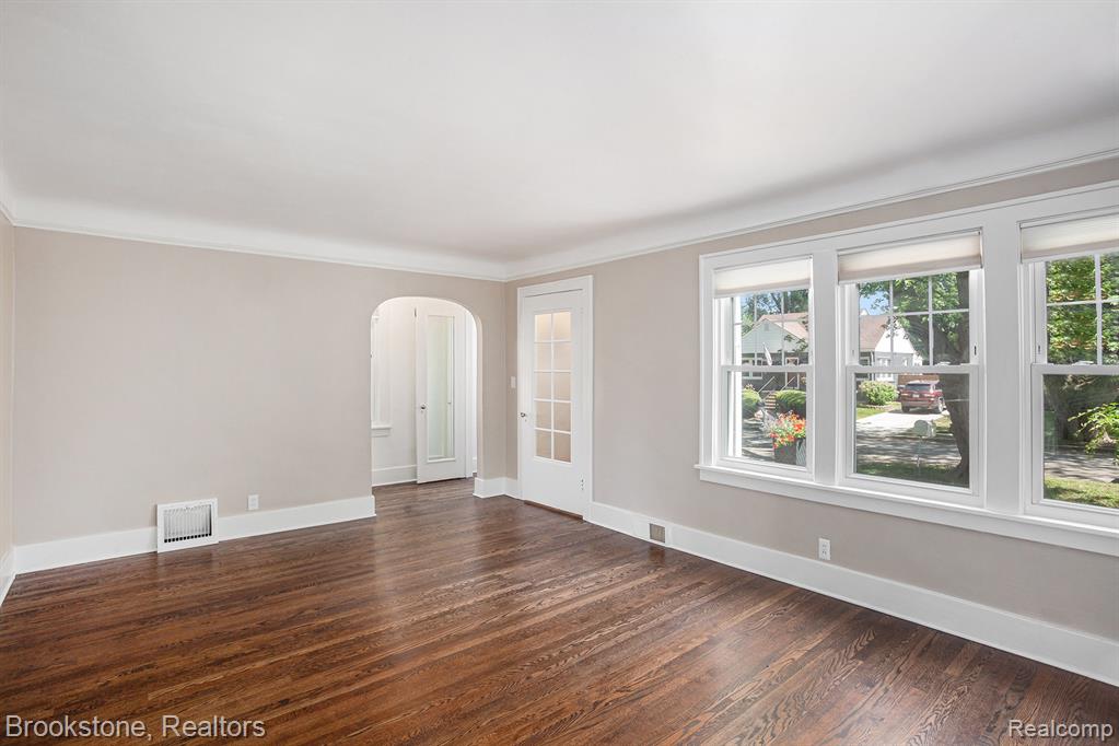 159 Alice Avenue, Bloomfield, MI 48302 — Photo 4