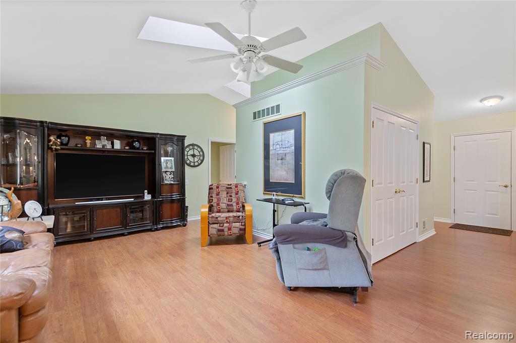 39562 Macomber Street, Harrison Township, MI — Photo 6