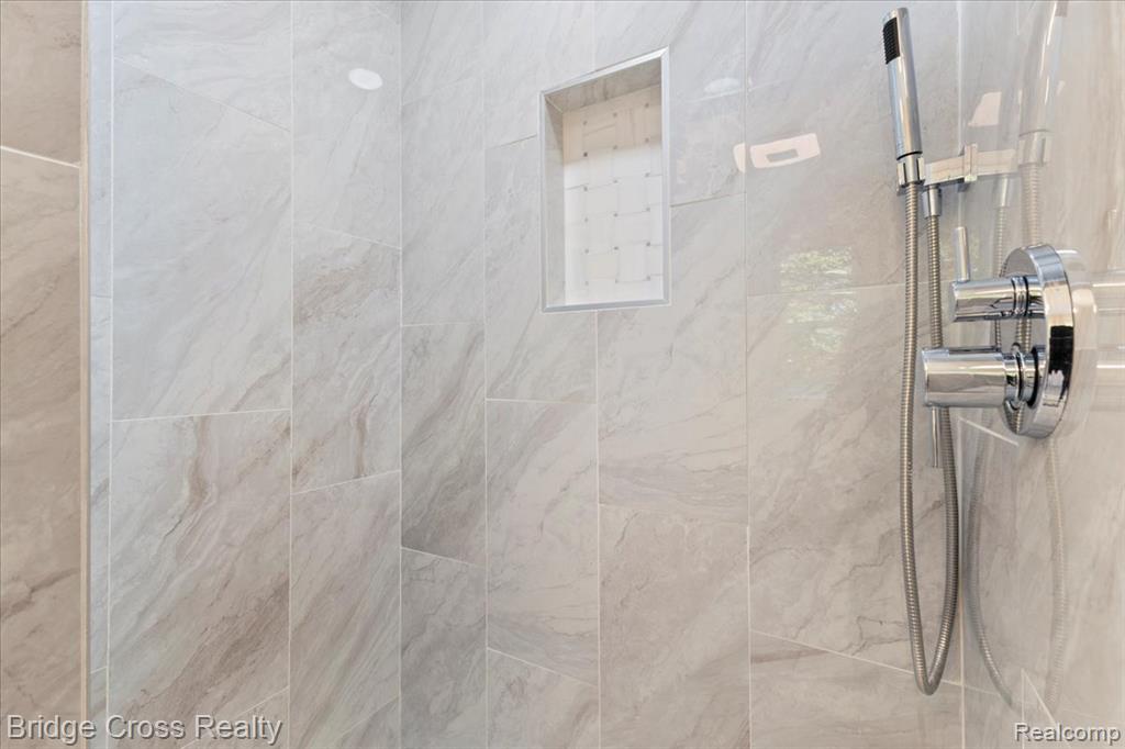 17537 Roseland Boulevard, Lathrup Village, MI 48076 — Photo 30