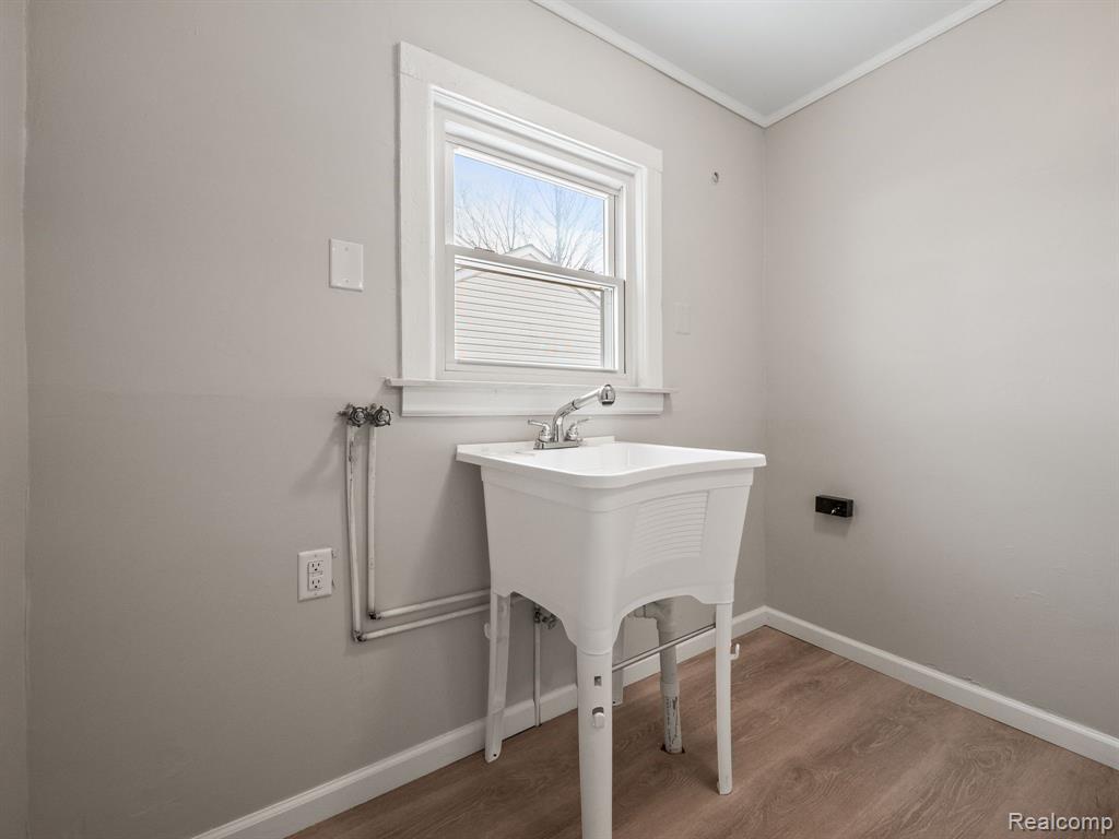 446 W BERNHARD Avenue, Hazel Park, MI 48030 — Photo 16