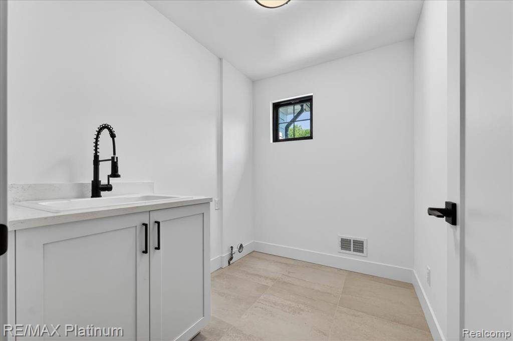 1309 Walloon Way, Orion, MI — Photo 15