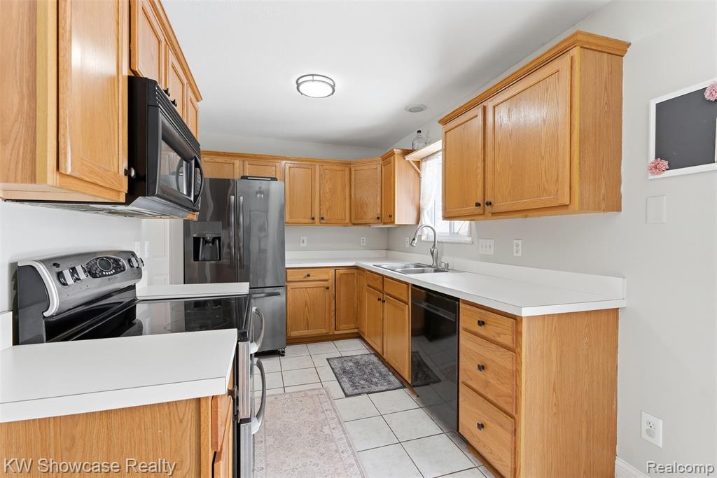 214 Willow Lane, Linden, MI 48451 — Photo 12