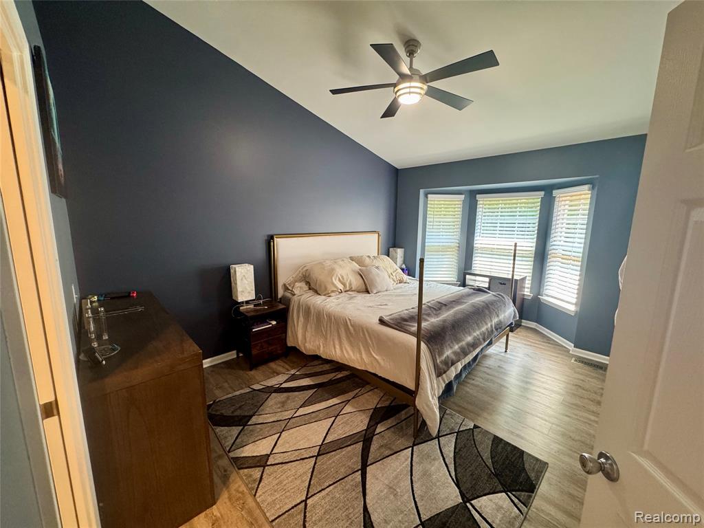 513 River Ridge Drive, Waterford, MI 48327 — Photo 23