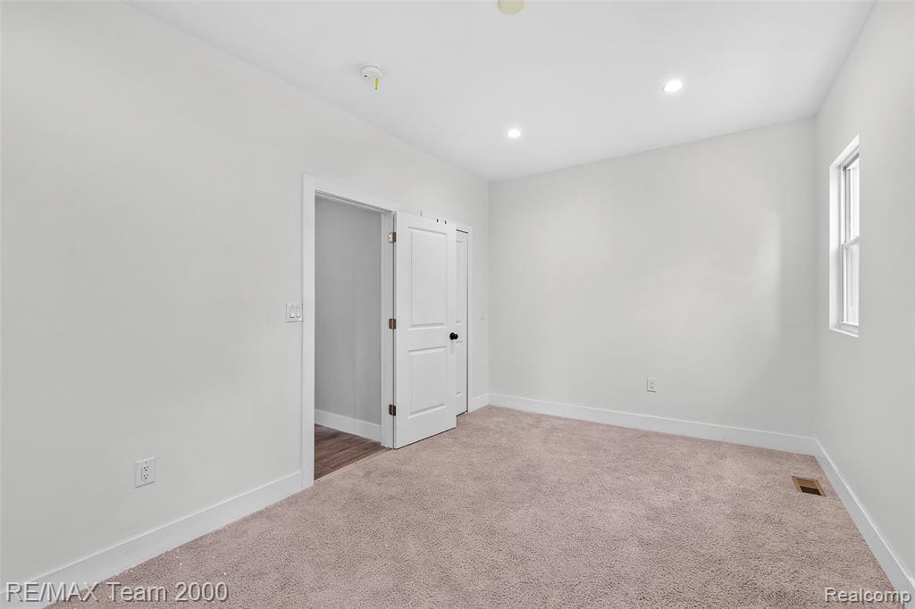 616 ENGLEWOOD Street, Detroit, MI 48202 — Photo 16