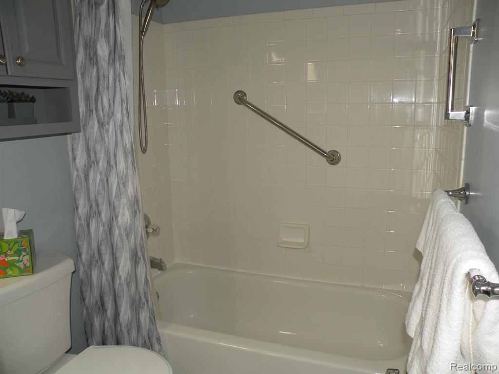 36564 DEERHURST Court, Westland, MI — Photo 17