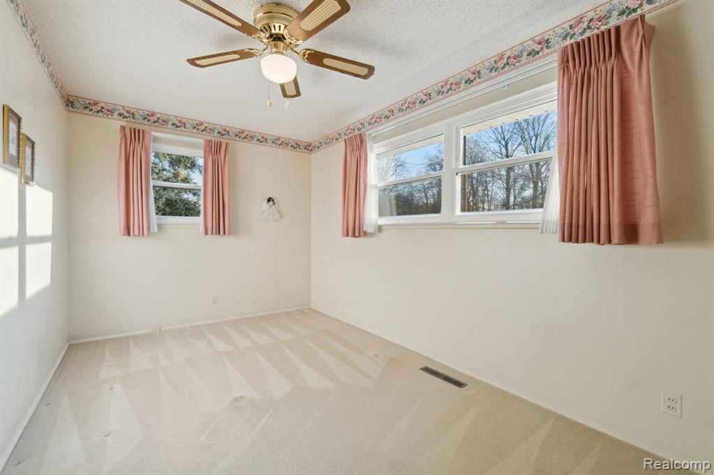 4240 BRISTOLWOOD Drive, Flint, MI 48507 — Photo 6