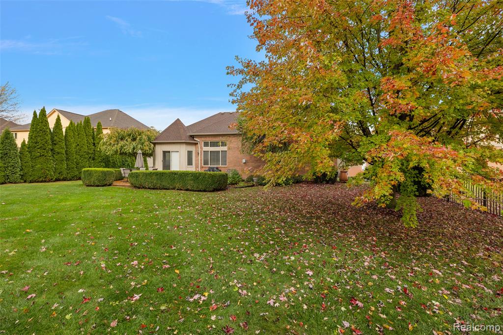 49763 Decker Drive, Shelby Twp, MI 48317 — Photo 46