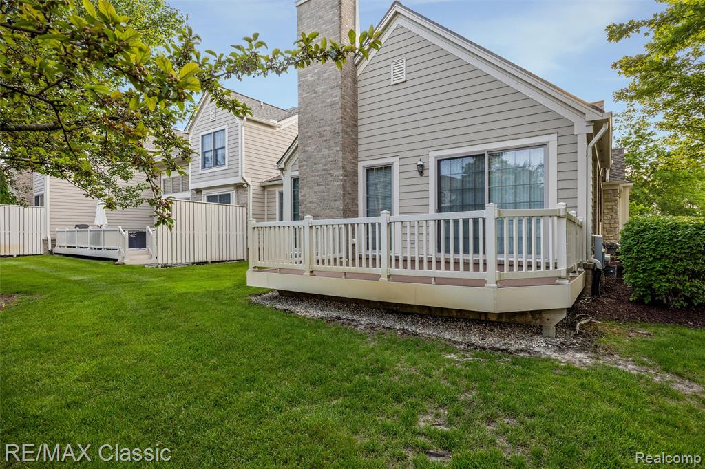 16934 Lochmoor Circle W, Northville, MI 48168 — Photo 28