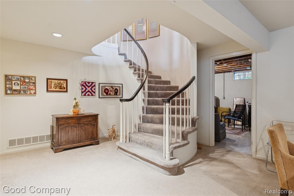 5104 Woodcliff Hill Road W, West Bloomfield, MI 48323 — Photo 40