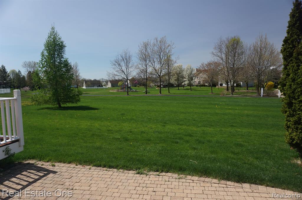 6993 WELLINGTON Drive, Dexter, MI 48130 — Photo 5