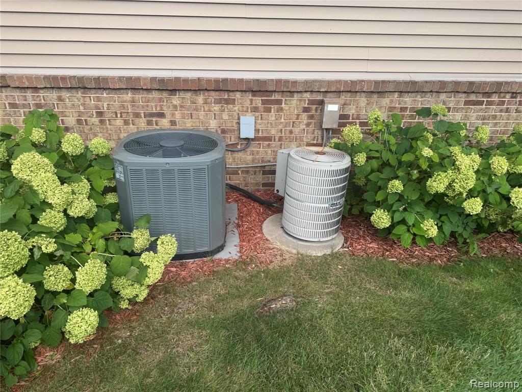 7863 Woodingham, West Bloomfield, MI — Photo 35