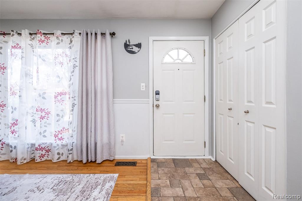 39856 Parklawn Drive, Sterling Heights, MI 48313 — Photo 6