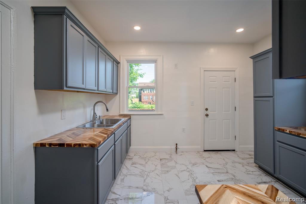 708 Webb Street, Detroit, MI 48202 — Photo 8