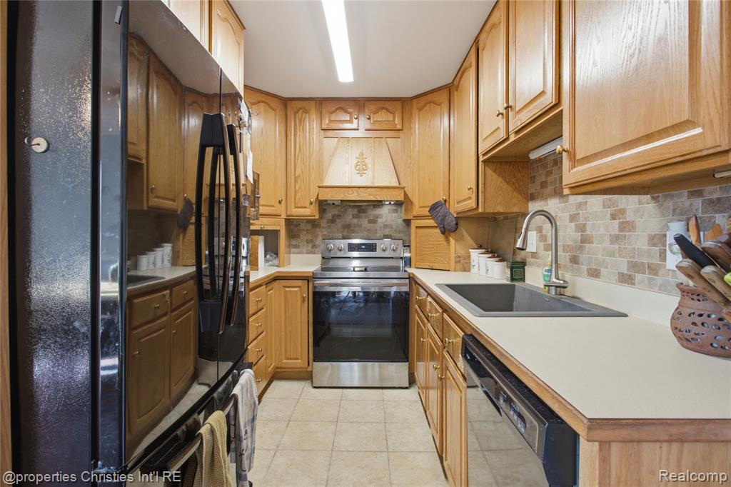 40556 Newport Drive, Plymouth, MI 48170 — Photo 10