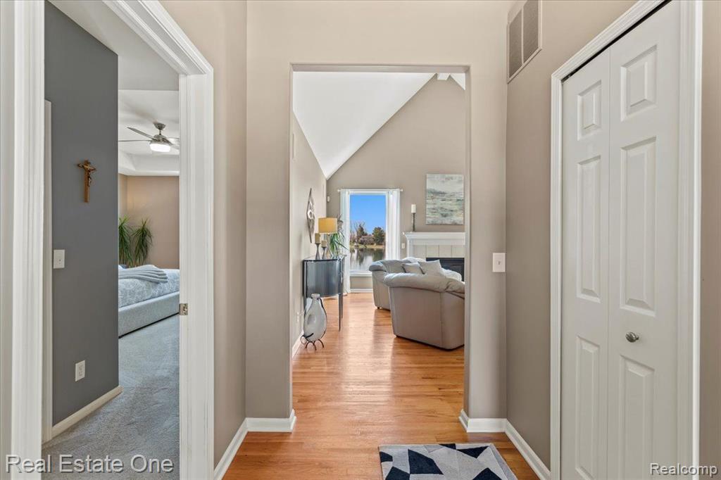 566 BAY POINTE Drive, Oxford, MI 48371 — Photo 11