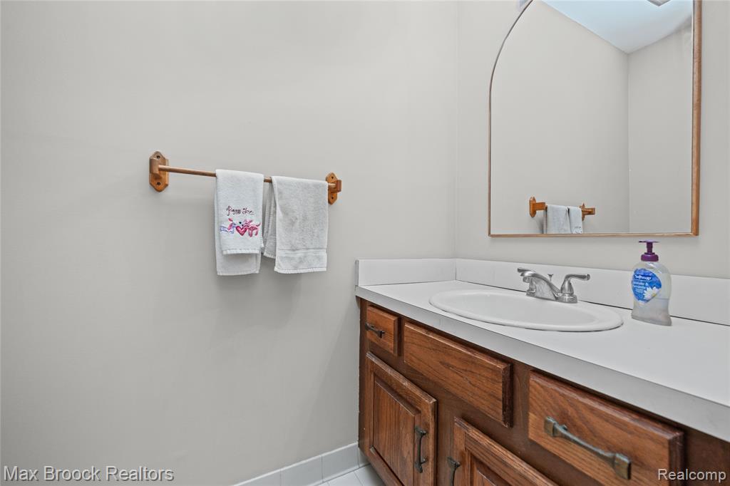 4622 Fleck Drive, Hartland, MI 48430 — Photo 32