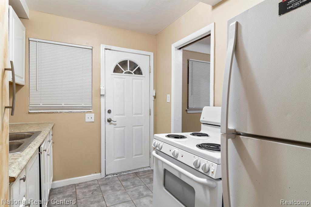 15391 APPOLINE Street, Detroit, MI 48227 — Photo 9