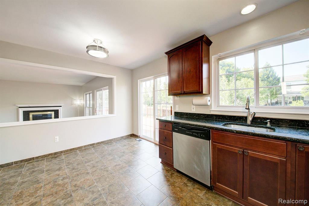 44914 FAIR OAKS Drive, Canton, MI 48187 — Photo 11