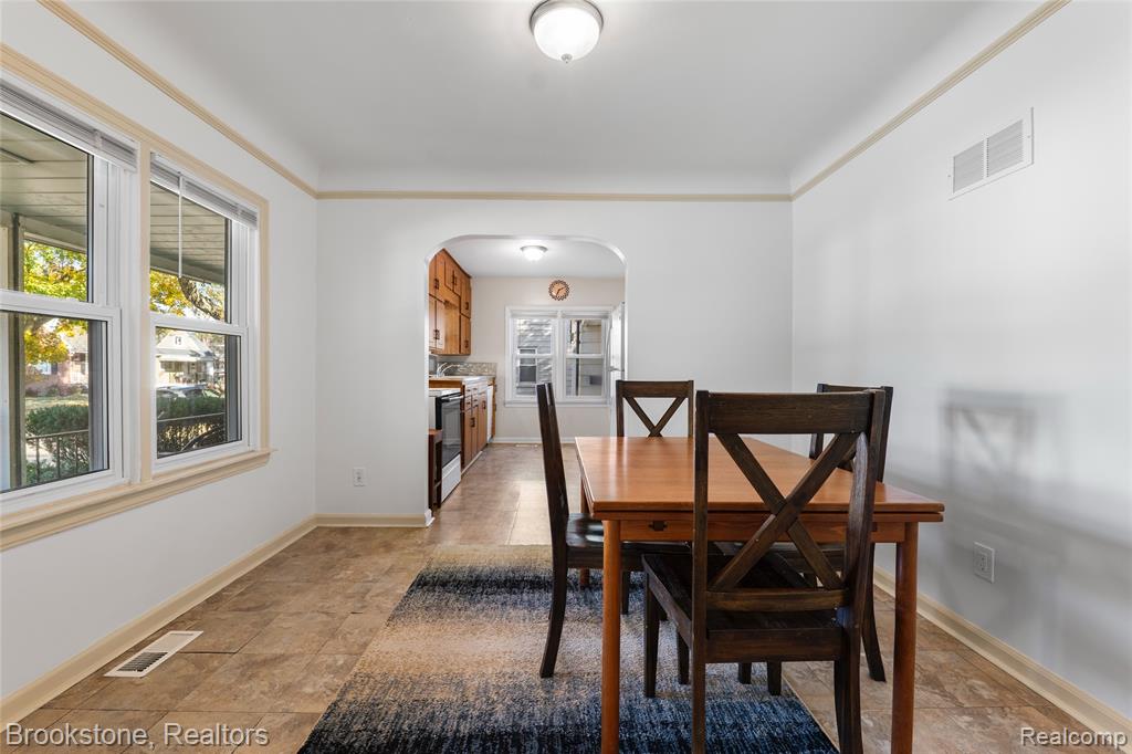 800 E BERNHARD Avenue, Hazel Park, MI 48030 — Photo 9