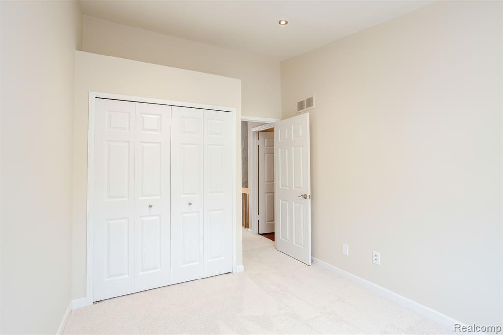 22213 PONDVIEW, 26, Novi, MI — Photo 13