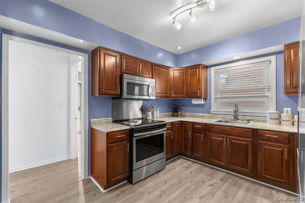 823 NEW YORK Avenue, Lincoln Park, MI 48146 — Photo 25