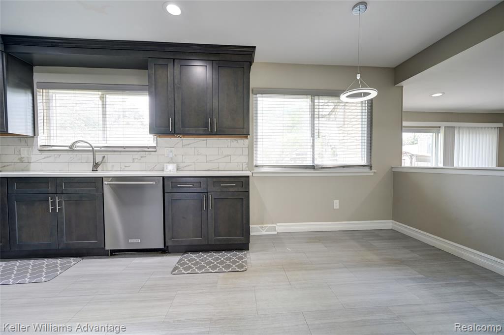 18467 Middlesex Avenue, Lathrup Village, MI 48076 — Photo 14