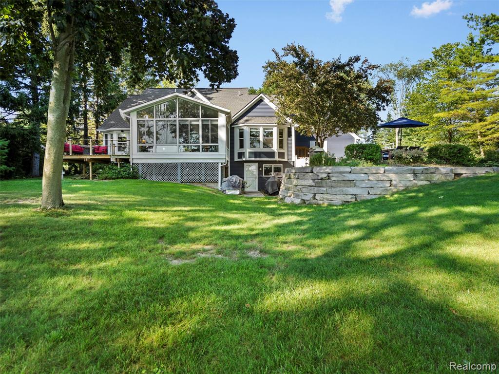 11285 Katrine Drive, Fenton, MI 48430 — Photo 2