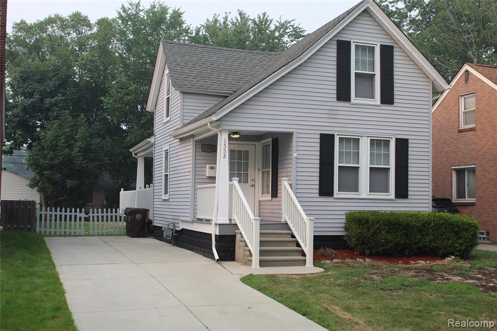 1552 Brys Drive, Grosse Pointe, MI 48236