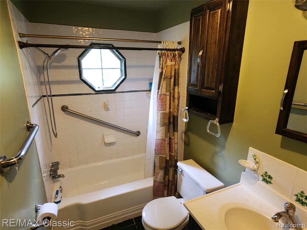 6388 Hermana Road, West Bloomfield, MI 48324 — Photo 15