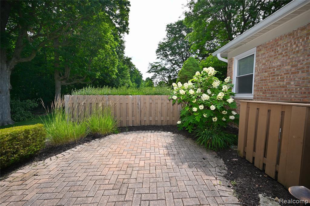 5370 Breeze Hill Place, Troy, MI 48098 — Photo 32