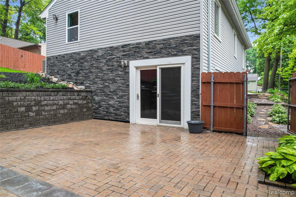 901 Ridge Road, Lake Orion, MI 48362 — Photo 13