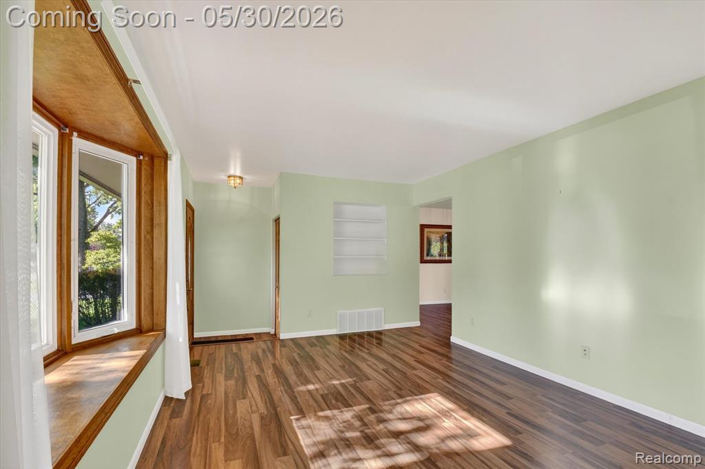 721 Robbinann Drive, Waterford, MI 48328 — Photo 5
