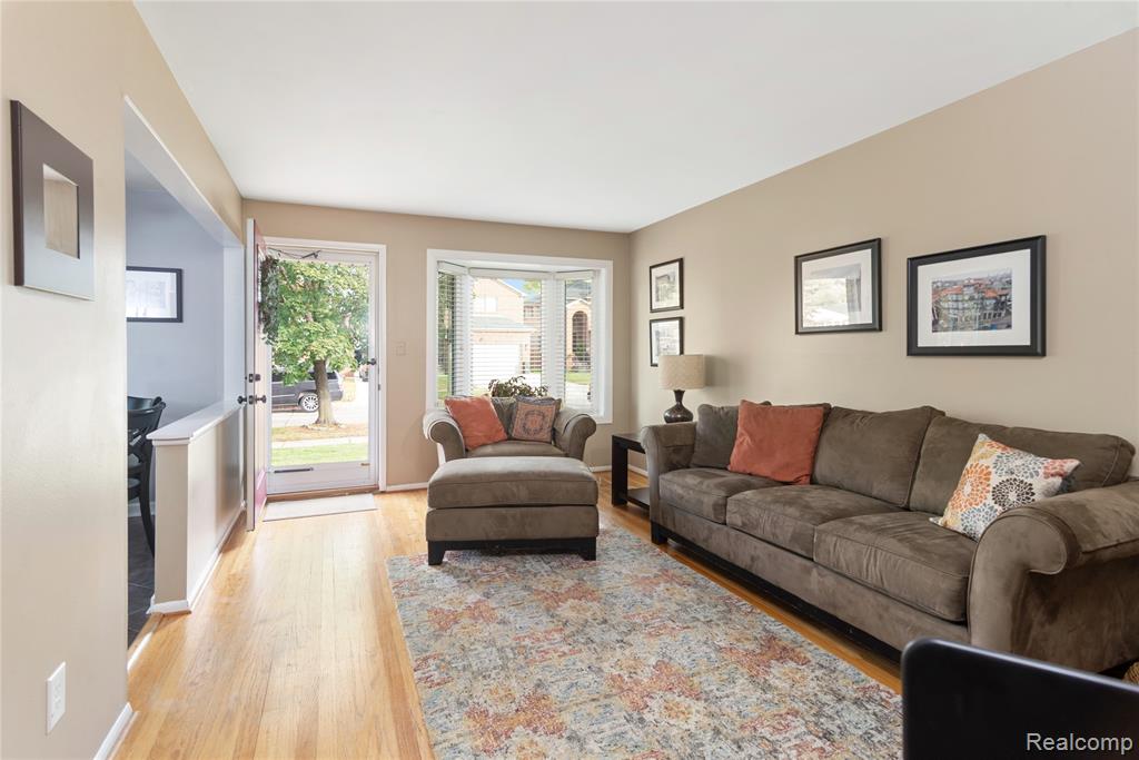 6523 N Vernon Street, Dearborn Heights, MI 48127 — Photo 2