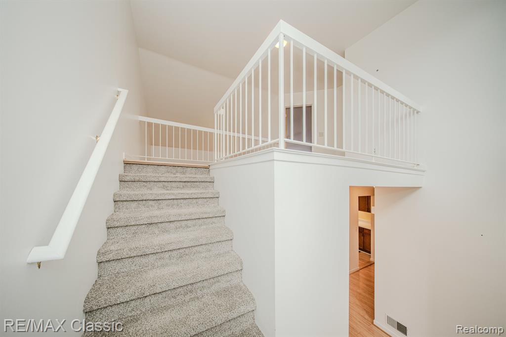 514 WINWOOD Circle, Walled Lake, MI 48390 — Photo 14