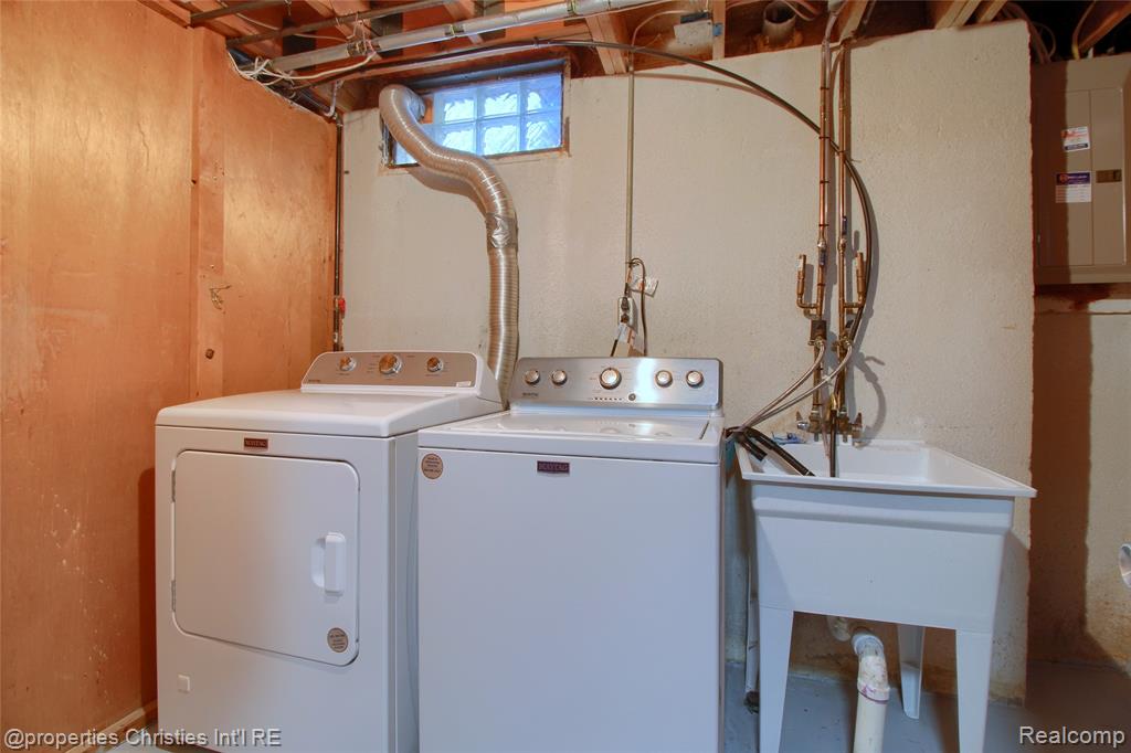565 Center Ridge, South Lyon, MI 48178 — Photo 27