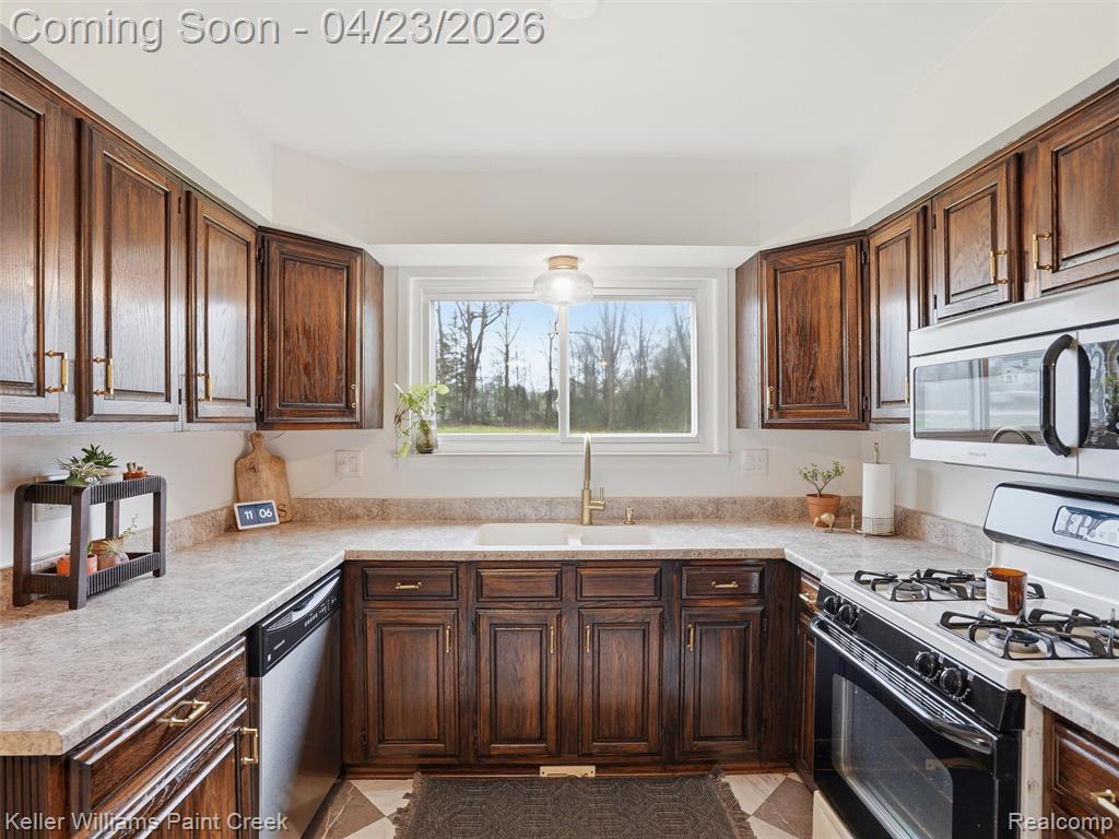 3154 Branch Court, Wixom, MI 48393 — Photo 12