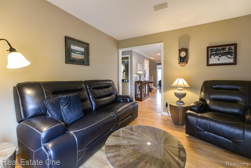 4490 GOLF VIEW Drive, Brighton, MI 48116 — Photo 12