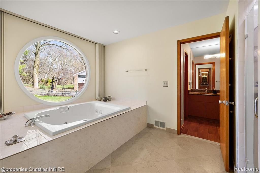 4566 Walden Drive, Bloomfield Hills, MI 48301 — Photo 30
