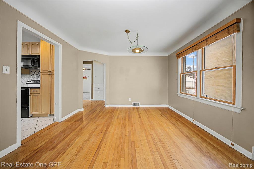 506 W 12 Mile Road, Royal Oak, MI 48073 — Photo 8