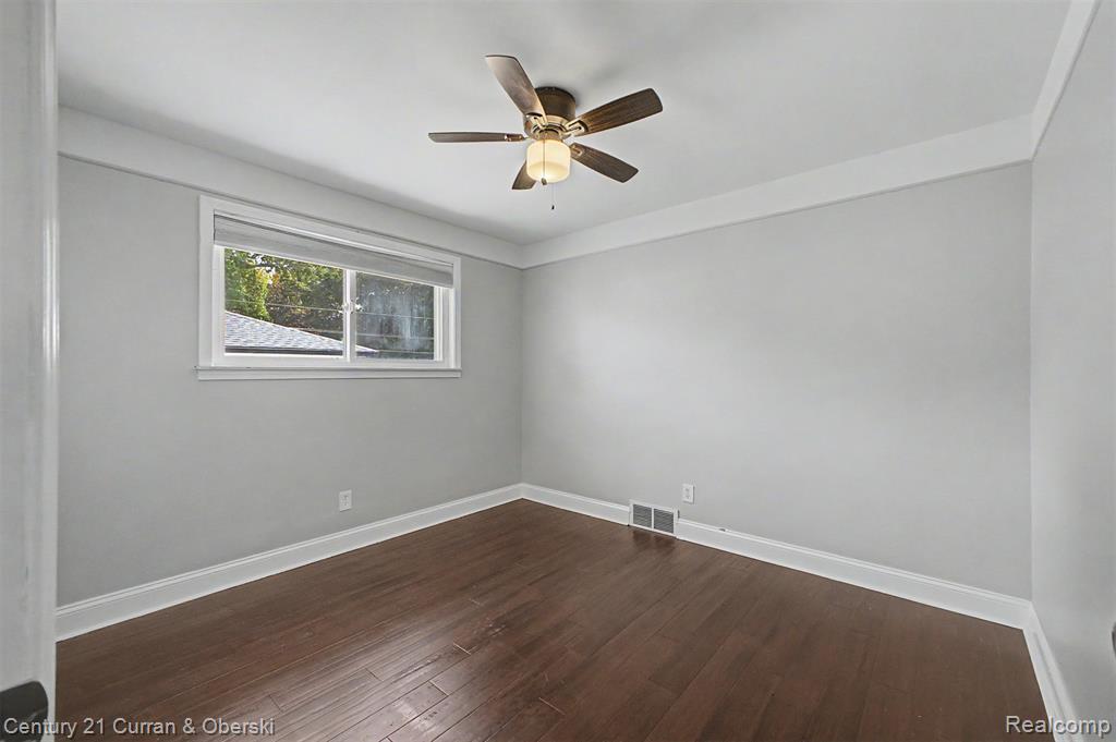 5375 Mayfair Street, Dearborn Heights, MI 48125 — Photo 18