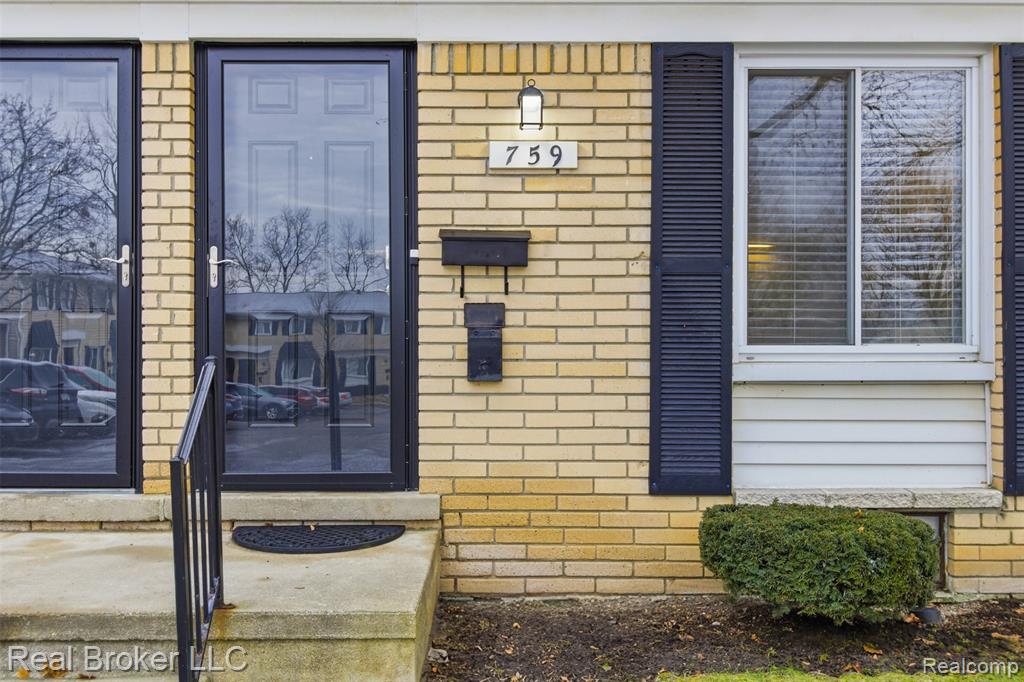 759 Hilldale Circle, Milford, MI 48381 — Photo 2