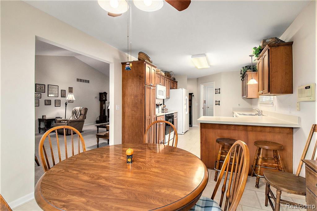 9771 Tioga Trail, Pinckney, MI 48169 — Photo 7