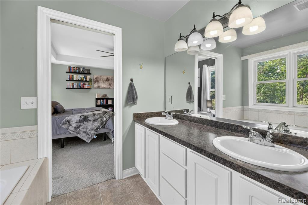 4185 Oak Street, Grand Blanc, MI 48439 — Photo 25