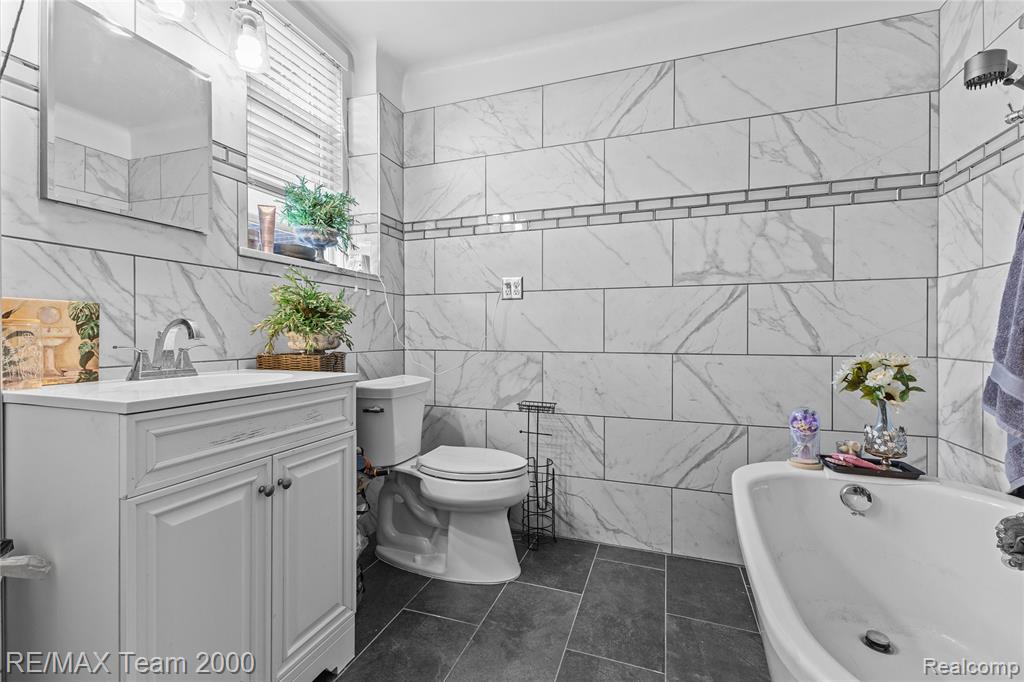 8120 E Jefferson Avenue, Detroit, MI 48214 — Photo 18