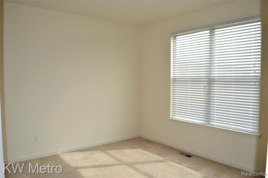 4313 SILVERLEAF Drive, Ypsilanti, MI 48197 — Photo 8