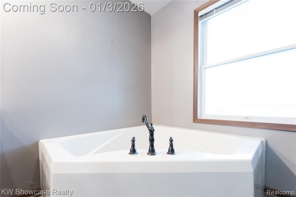 836 N Main Street, Milford, MI 48381 — Photo 18
