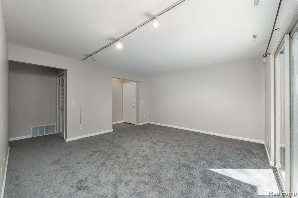 505 W Highland Road, Howell, MI 48843 — Photo 6