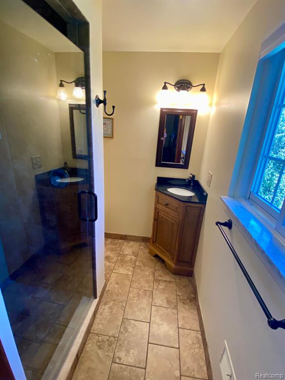 6643 GUILDFORD Drive, Shelby Twp, MI 48316 — Photo 16