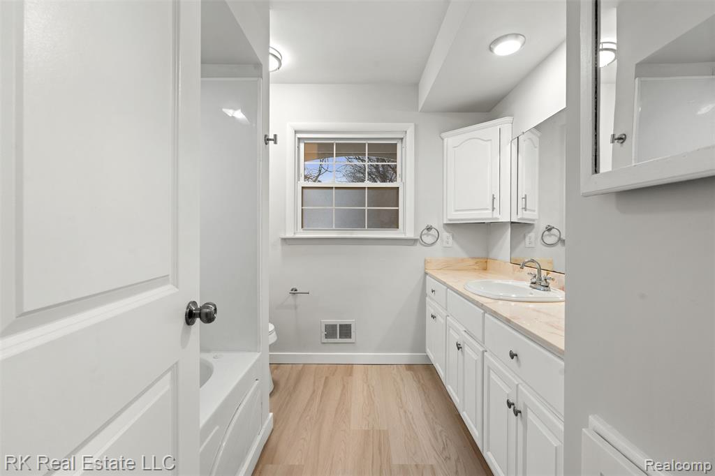 5558 Meadow Lane, Shelby Twp, MI 48316 — Photo 18