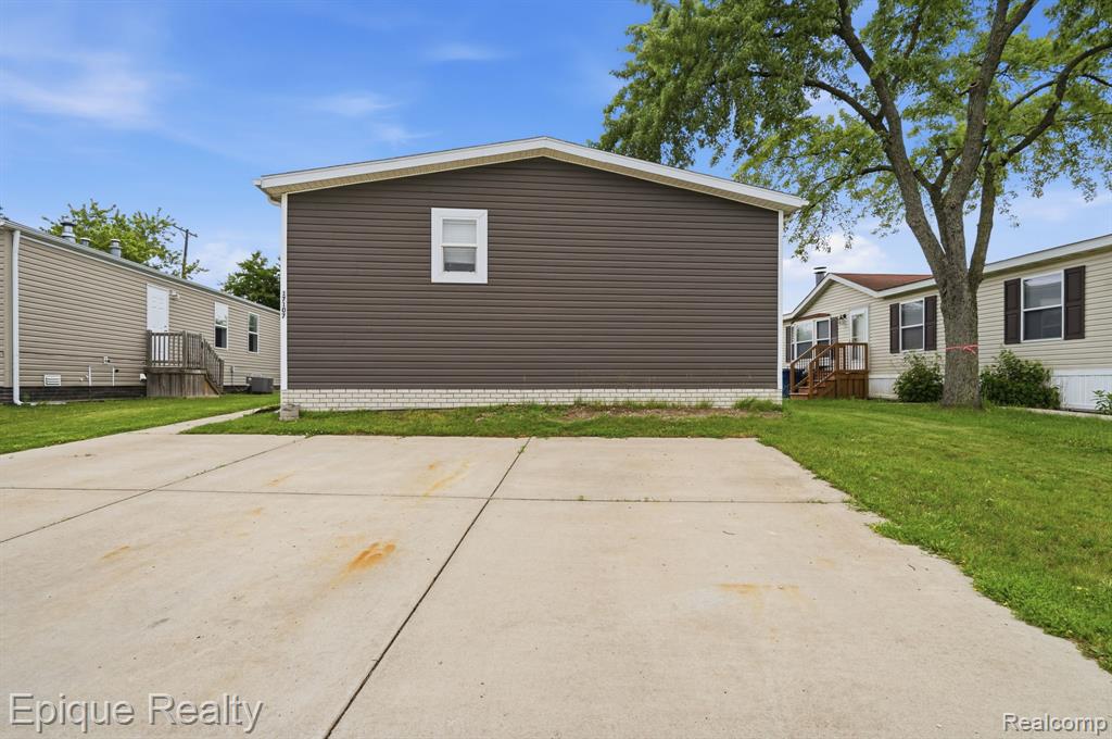 17107 Detroiter, Davisburg, MI 48350 — Photo 2